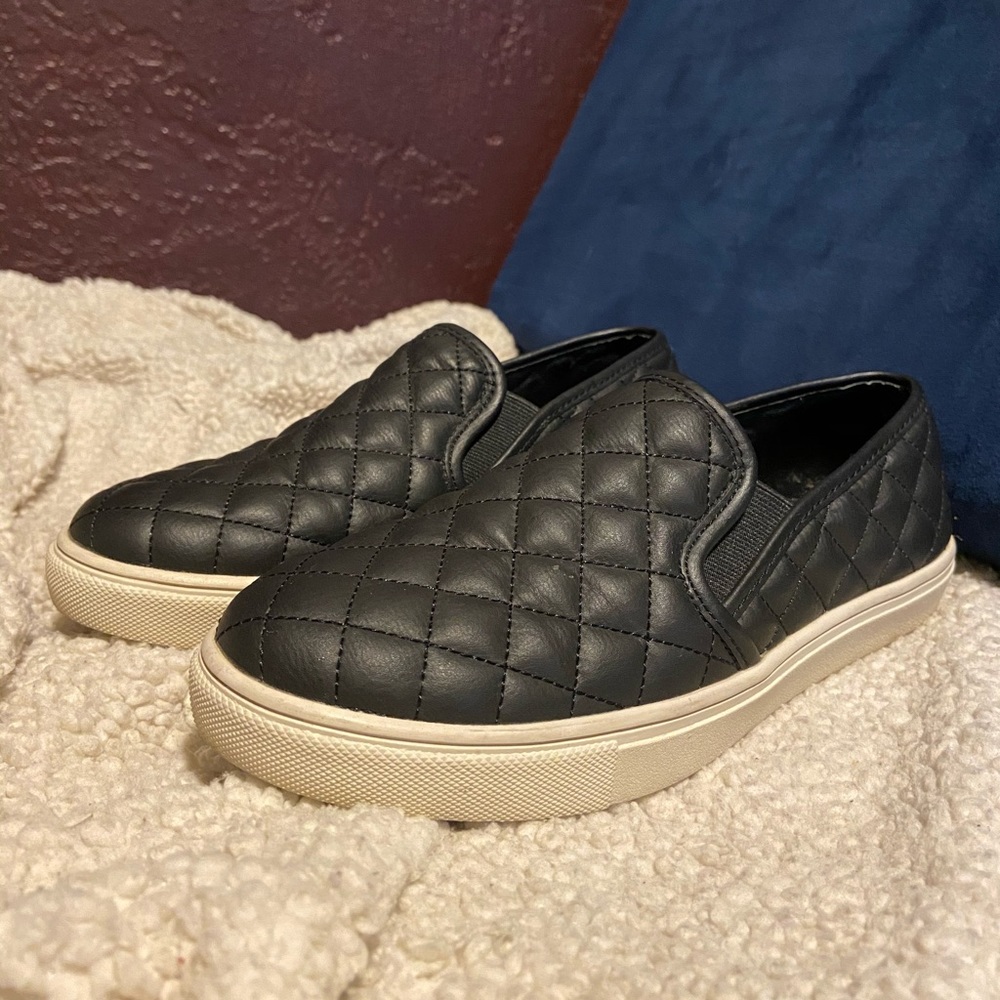 Black Steve Madden slip on shoes size 7